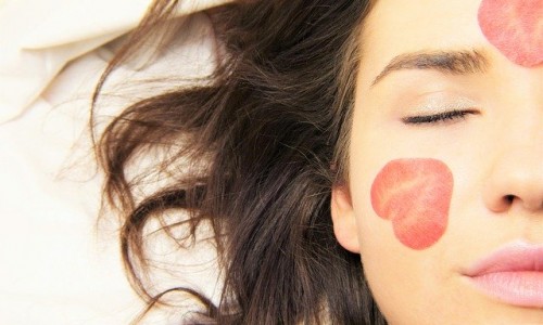 Какво е купероза и как да я различим от розацеята?